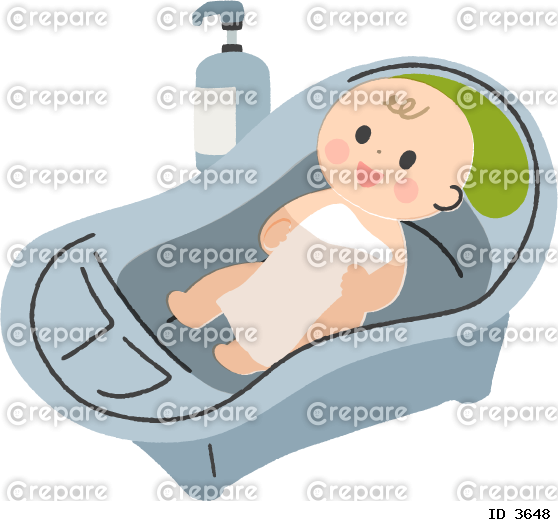 ベビーバスで沐浴をする赤ちゃん